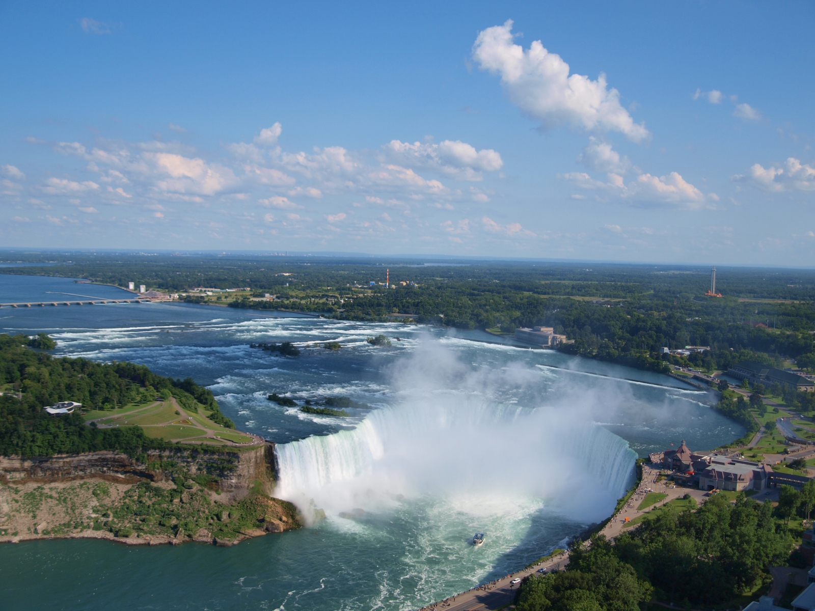 The Horseshoe Falls and the city